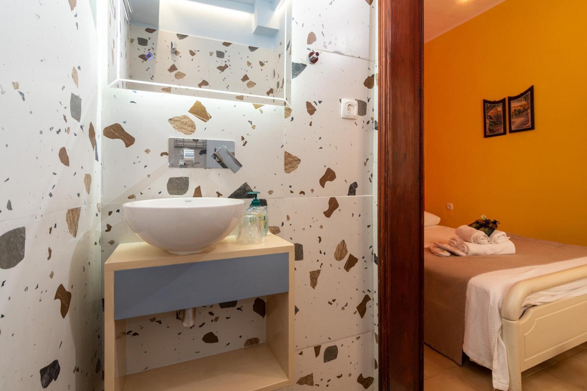 Niki Rooms Palaiochora Bagian luar foto