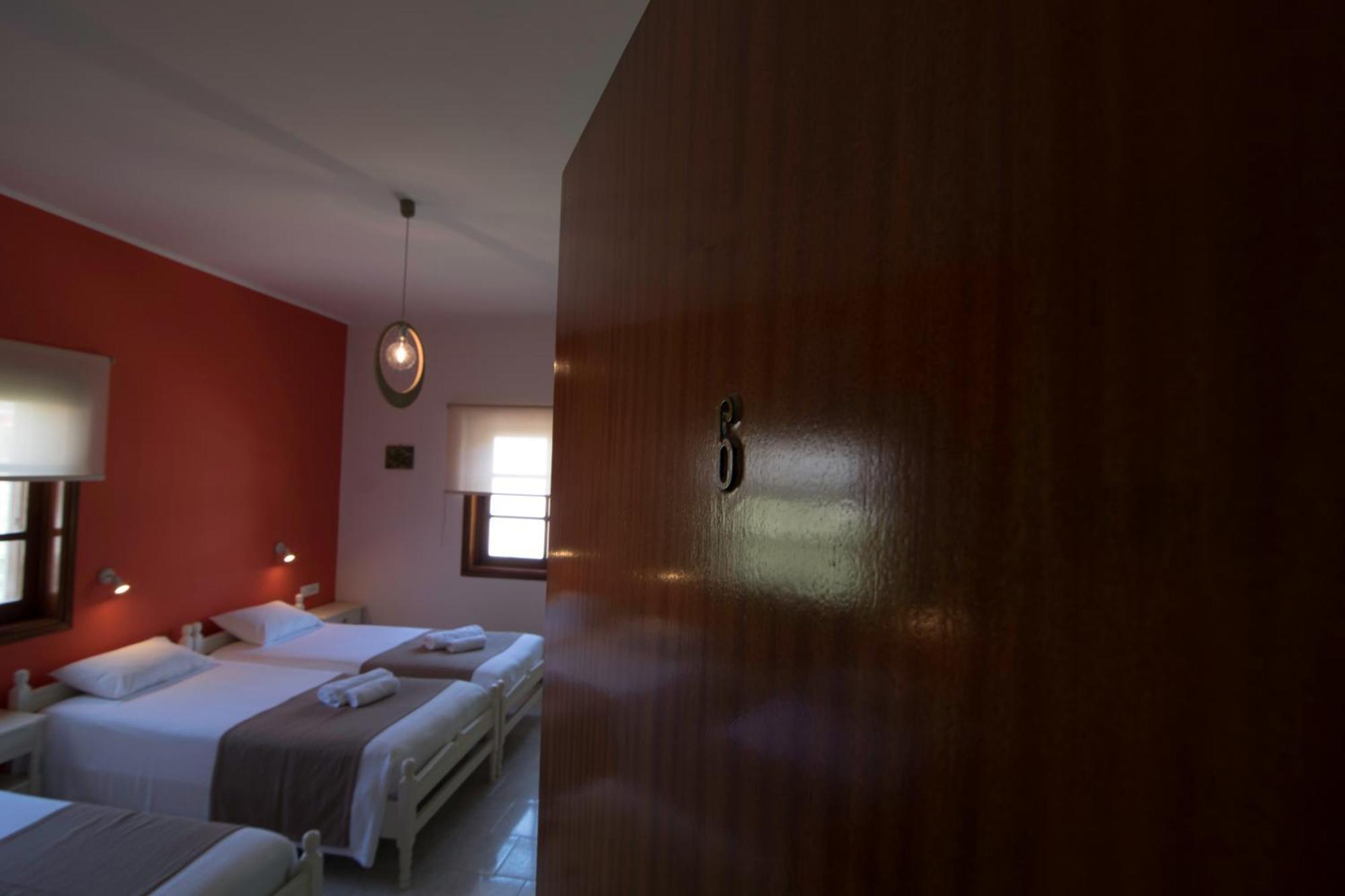 Niki Rooms Palaiochora Ruang foto