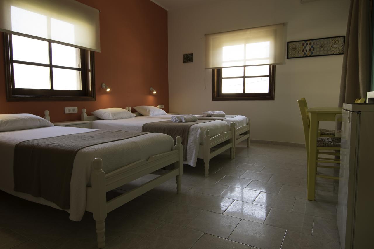Niki Rooms Palaiochora Bagian luar foto