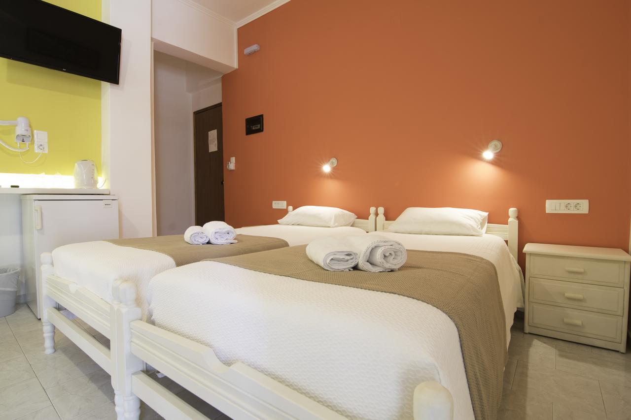 Niki Rooms Palaiochora Bagian luar foto