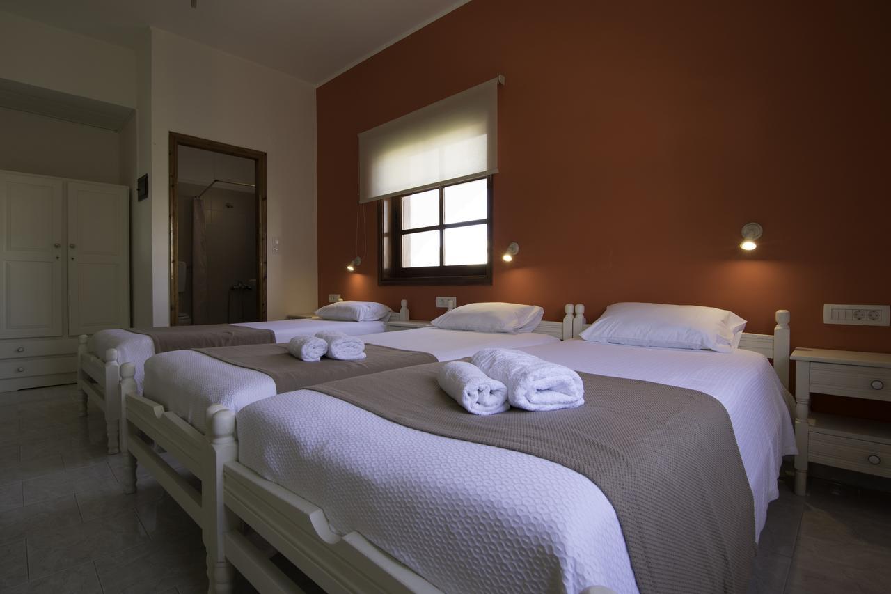 Niki Rooms Palaiochora Bagian luar foto