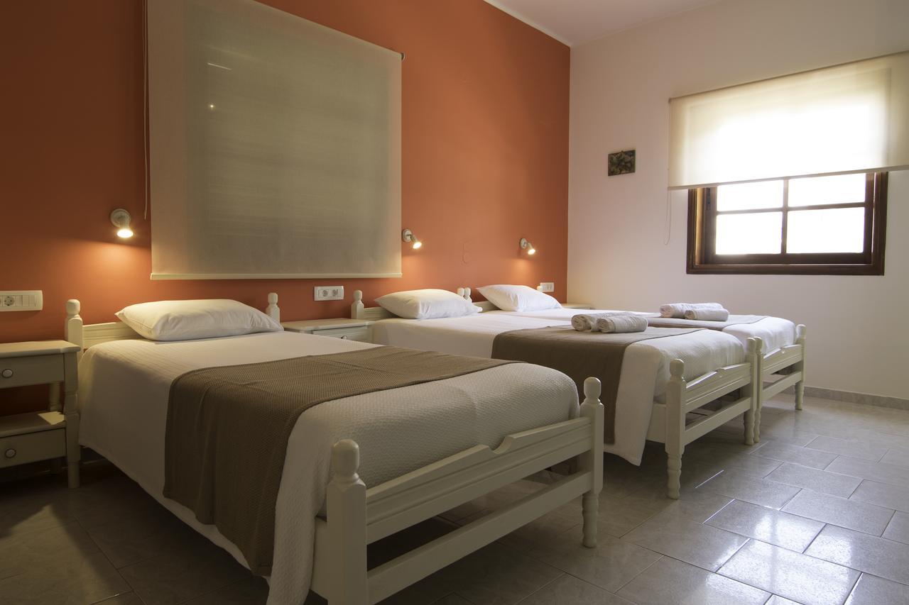 Niki Rooms Palaiochora Bagian luar foto