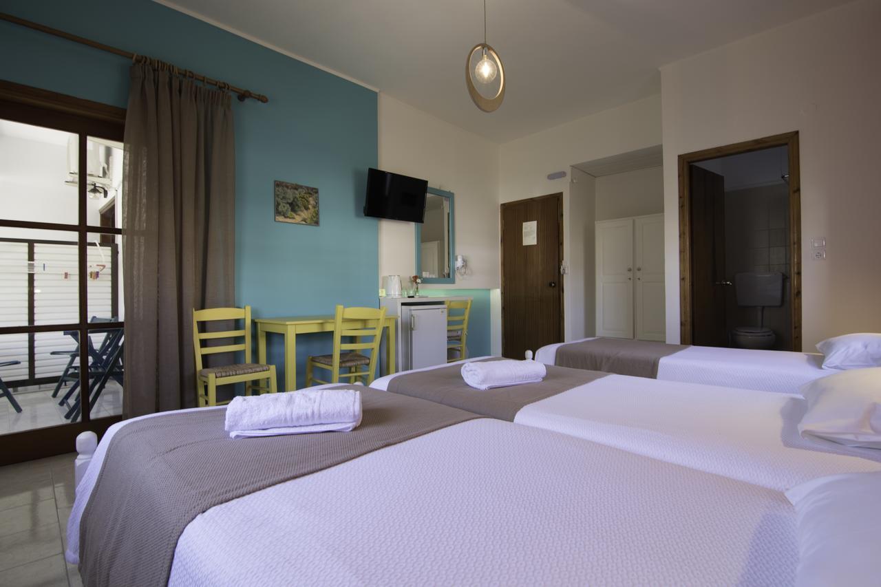 Niki Rooms Palaiochora Bagian luar foto