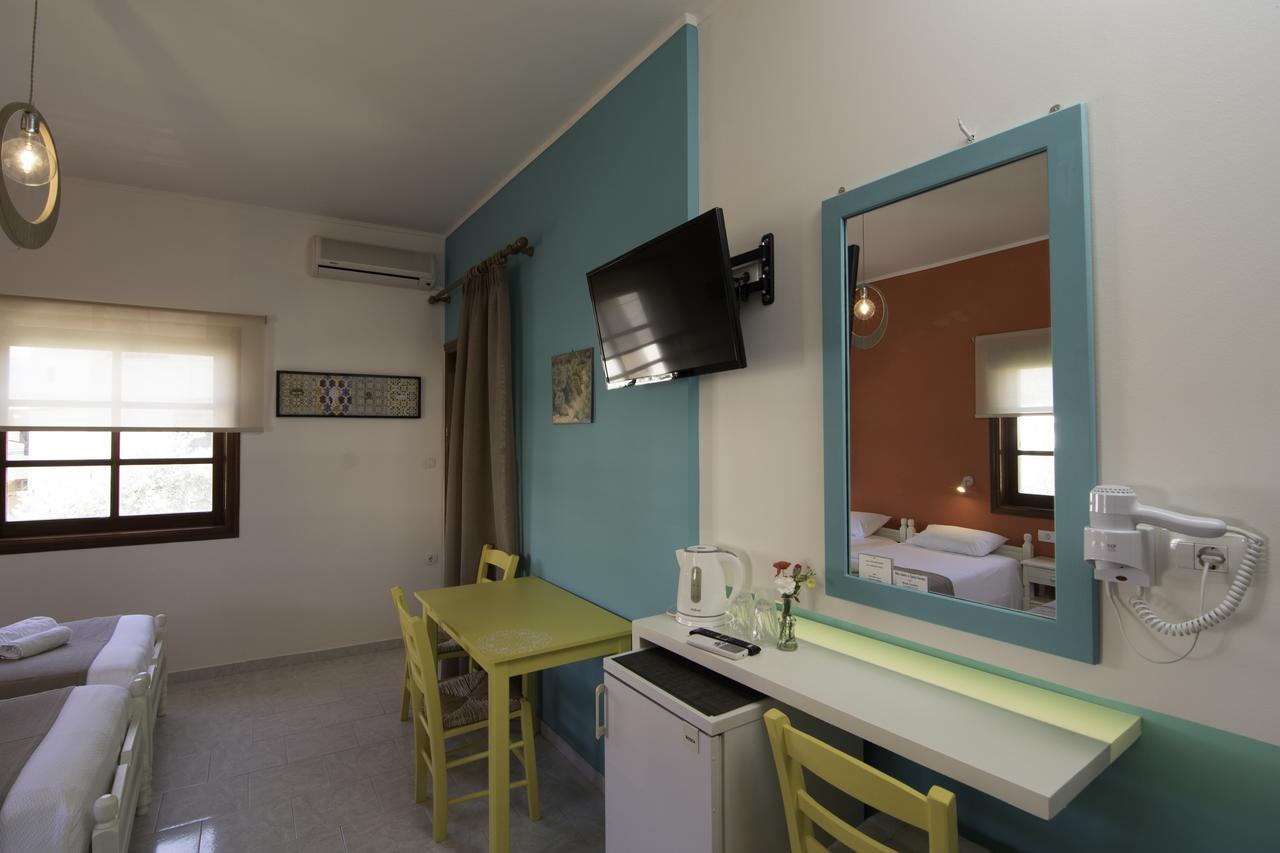 Niki Rooms Palaiochora Bagian luar foto