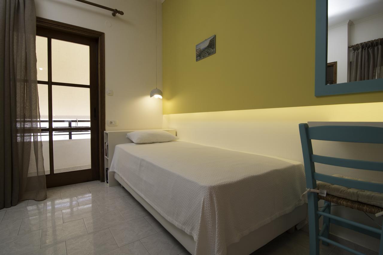 Niki Rooms Palaiochora Bagian luar foto