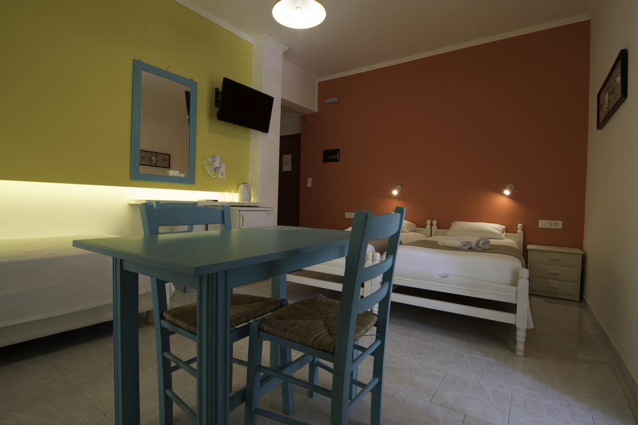Niki Rooms Palaiochora Bagian luar foto