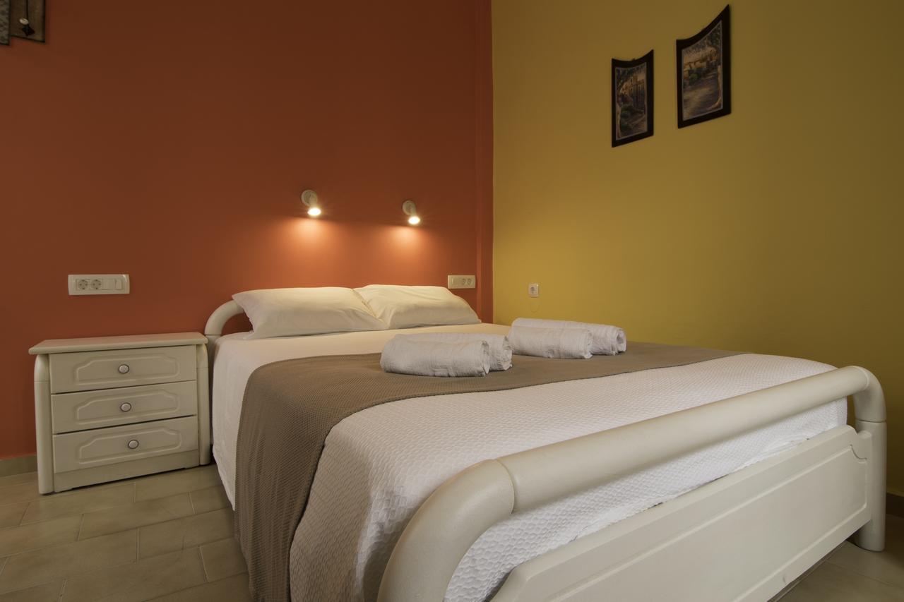 Niki Rooms Palaiochora Bagian luar foto