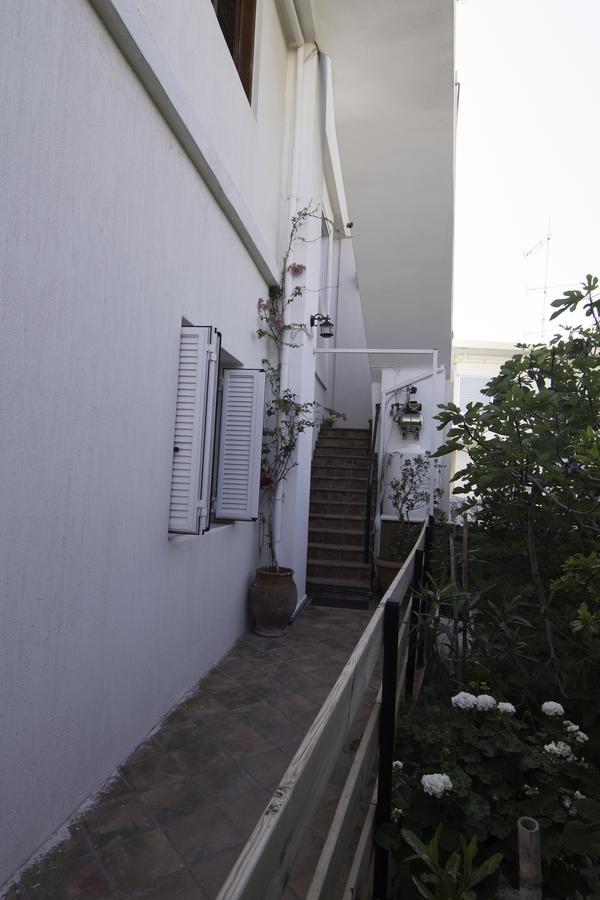 Niki Rooms Palaiochora Bagian luar foto